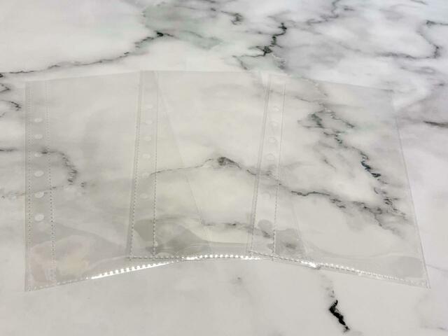 クリアリフィルポケットは上の口から出し入れできます【sweet2023年8月号】付録「Samantha Thavasa（サマンサタバサ）ミッキー＆ミニーデザイン貴重品収納ポーチセット」