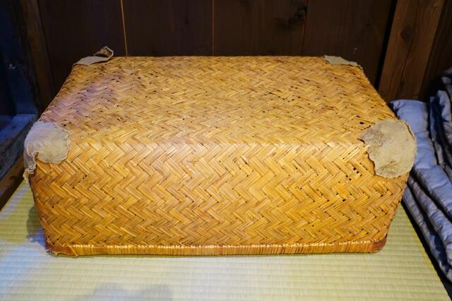 鬼太郎の父が入れられた座敷牢の再現セット行李■映画『鬼太郎誕生 ゲゲゲの謎』×東映太秦映画村