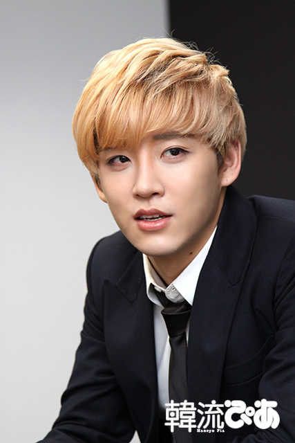 F.CUZテゴン 雑誌「韓流ぴあ 1/31号」(12/22発売)の撮影の様子