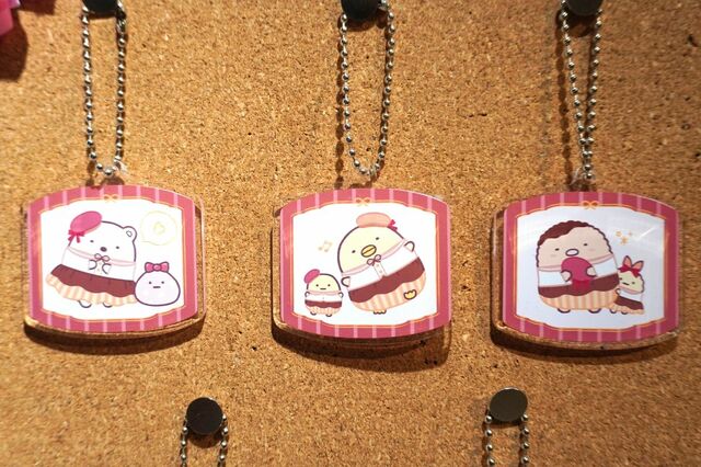【すみっコぐらしカフェ～喫茶すみっコでチョコレートフェア～】「アクリルキーホルダー（ランダム5種）」（しろくま、ぺんぎん？、とんかつ）825円