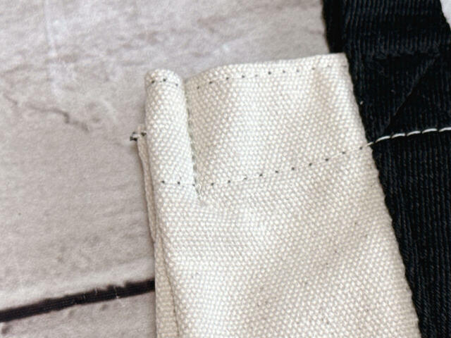 本体の素材は綿。厚手で丈夫なしっかりとしたコットンキャンバス生地