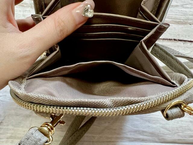 バック側にもポケットが！