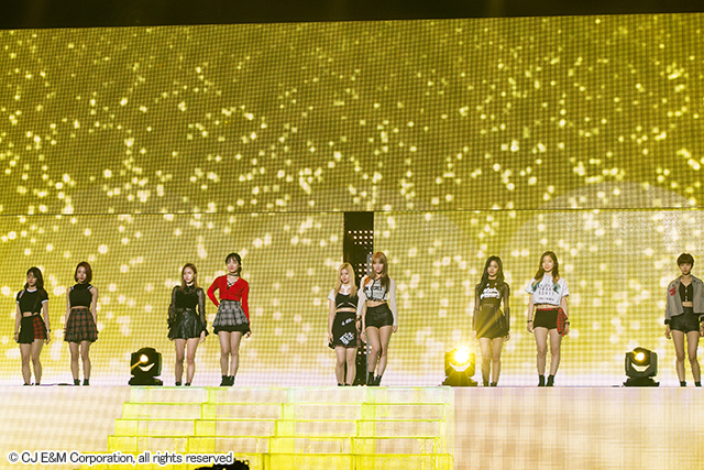 TWICE 『KCON 2016 Japan』4月10日@幕張メッセ国際展示ホール7,8ホール