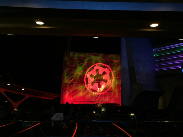 帝国軍の紋章もライトアップ