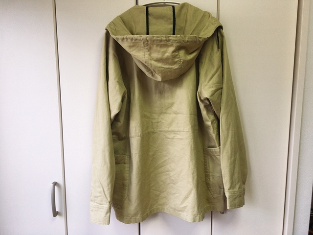 【ワークマン コットンキャンパー】フード付きで急な雨にも対応できます