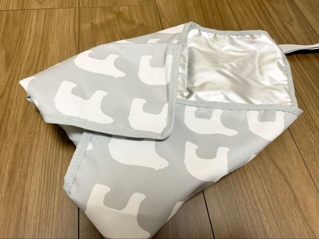 【kippis（R） 保冷クロス＆ランチトートバッグSET BOOK】お弁当箱の包み方：両端をたたんで…