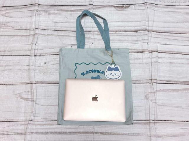 13インチのMacBook Airもラクラク収納できるビッグサイズ