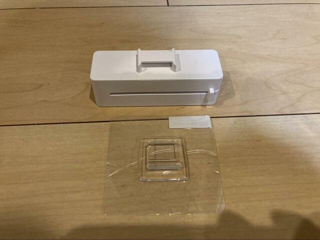 【山崎実業 tower フィルムフック 歯磨き粉チューブホルダー】2種類の部品を組み立てて作ります