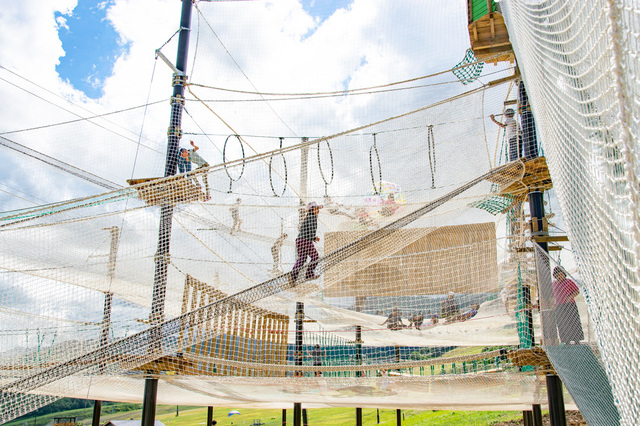 アミダス。3層はそれぞれ独立していて、専用通路を登る｜Xtrem Aventures 白馬つがいけ WOW!（エクストリーム・アベンチャーズ ハクバ ツガイケ ワオ）