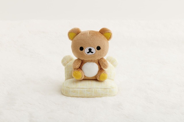 【リラックマ「すてきなお家」シリーズ】「てのりぬいぐるみ」おうちのソファでくつろぐリラックマ♪