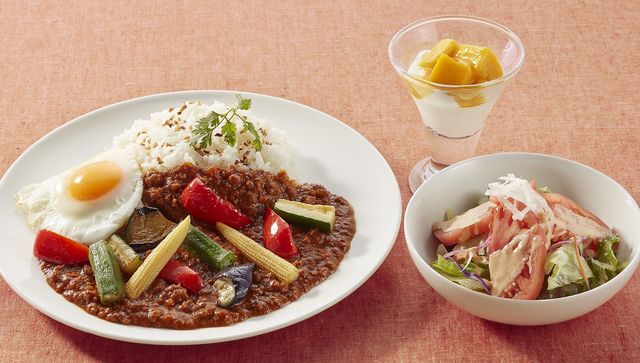 ごろっと夏野菜のキーマカレー（マンゴーヨーグルト＆ジョナサンサラダつき)