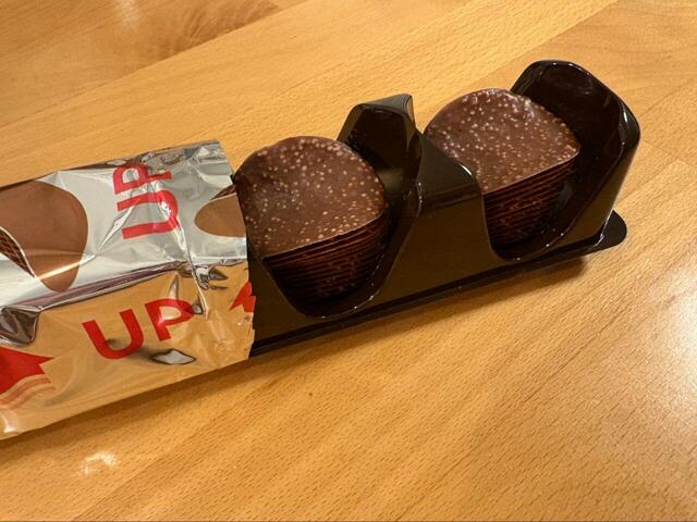 【コストコ ハムレット チョコクリスピー】開けると縦に綺麗に並んでいるのがポイント高い♪ついつい食べ過ぎちゃいそう…!