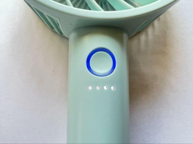 【Francfranc フレ ハンディファン】充電の状況はランプの光でお知らせ！