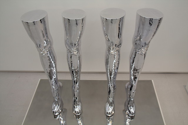 舘鼻則孝展：ブーツの足型　舘鼻則孝展展示風景、2014-2015年、8/ ART GALLERY/ Tomio Koyama Gallery 