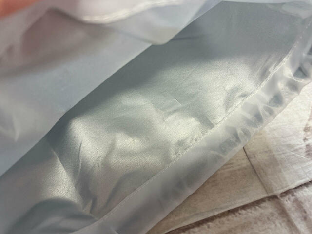 内側が保冷機能付きの生地