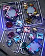 【Happyくじ「Sanrio characters PUNKS PartyHalloween2026〜」】J賞:ミニファイル付きステッカーSET(全5種)/今年デビュー30周年を迎え「2026年サンリオキャラクター⼤賞」で1位に輝いたポムポムプリンをはじめ、シナモロール、ポチャッコやクロミ、マイメロディ、リトルツインスターズなど、全10キャラクターが勢ぞろい!