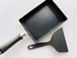 【ダイソー】『軽量玉子焼フライパン（ダイヤモンドコーティング）』550円（税込）『卵焼きターナー』110円（税込）