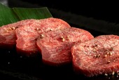 「​​​ハイグレードコース 上牛タン」＜期間：2026年7月31日まで＞【大トロ、うに、いくら、馬刺し寿司、オーダーメニュー全品が食べ放題！特別価格のスペシャリティコースは7月末まで！】