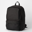 【DEAN ＆ DELUCA バックパック ブラック】シンプルでどんなスタイルにも合わせやすく、誰でも使いやすいデザインです