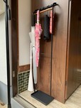 【山崎実業 引っかけアンブレラスタンド】約85cmの大きいビニール傘でも余裕の高さ