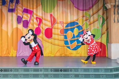 東京ディズニーリゾート みんなで踊る ジャンボリミッキー コロナ禍でも楽しめる 現役ママはココに注目 2 2 ディズニー特集 ウレぴあ総研