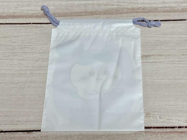 【ちいかわ100円雑貨】背面は無地。少し透け感がある素材です