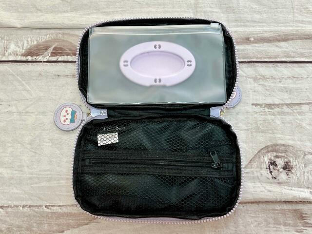 内側はポケットが2つついています