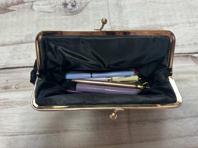 ペン類もラクラク入るサイズなため、文房具入れとして使っても◎