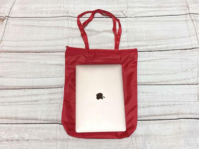 ノートPCもすっぽり収まる大きさで、毎日の通学・通勤にも◎