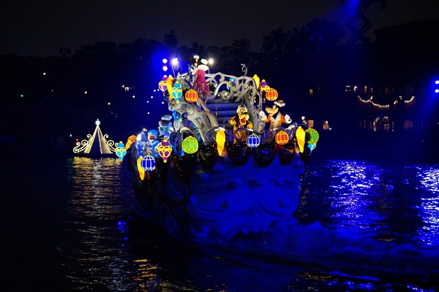 カラー・オブ・クリスマス　キャラクター達が乗る船