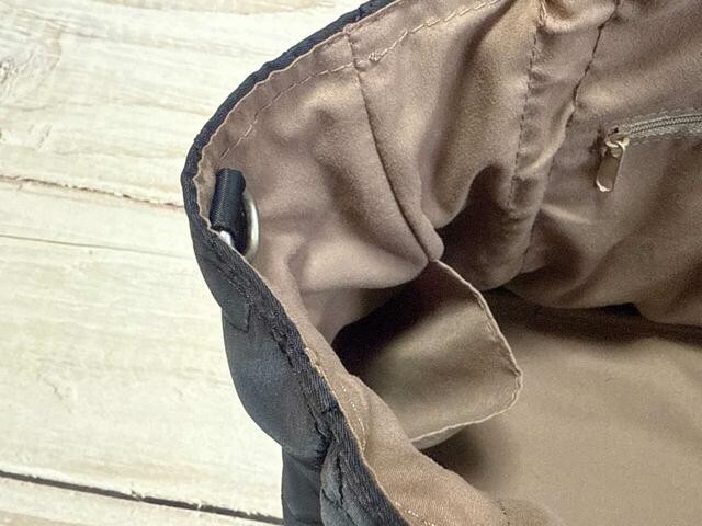 3つ目はサイドのポケット