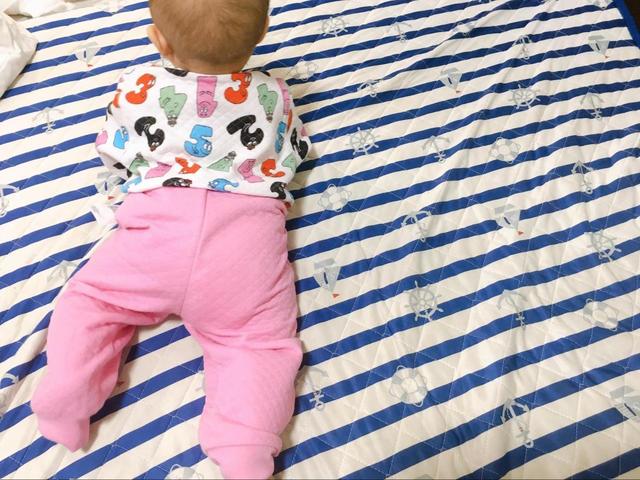 絵本コレクション 2020 秋冬 キルトパジャマ バーバパパのかずのほんを着用