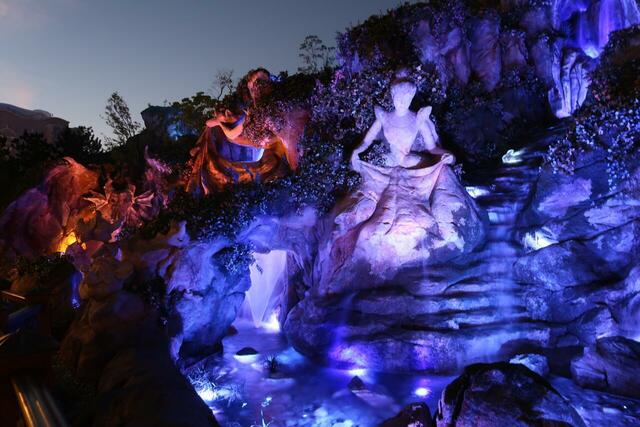 プリンセスたちの噴水前で記念撮影をして