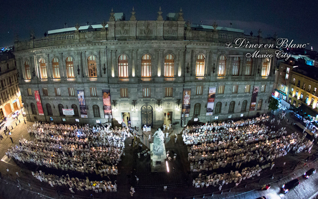 超優雅な“白”で統一されたパーティー「ディネ・アン・ブラン」