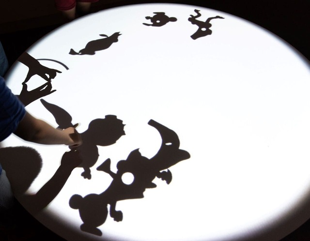 《toatope》 本多大和 / 下田芳彦 ©yamato HONDA／yoshihiko SHIMODA／手の影から生まれたイキモノが、まるで命を吹き込まれたかのように動きまわります。