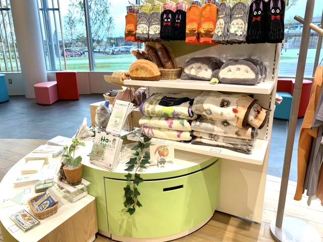 「ロタンダ風ヶ丘」にはブランケットや靴下など暖かそうなお土産も