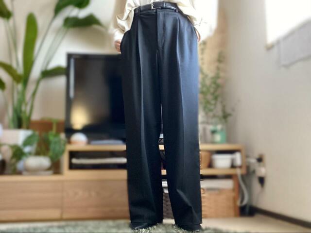 【UNIQLO　タックワイドパンツ】タック入りでスタイル良く見せてくれます