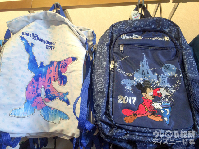 左:ナップサック（21.99ドル）右:リュックサック（29.99ドル）