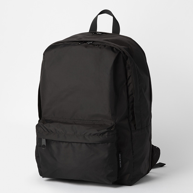 【DEAN ＆ DELUCA バックパック ブラック】シンプルでどんなスタイルにも合わせやすく、誰でも使いやすいデザインです