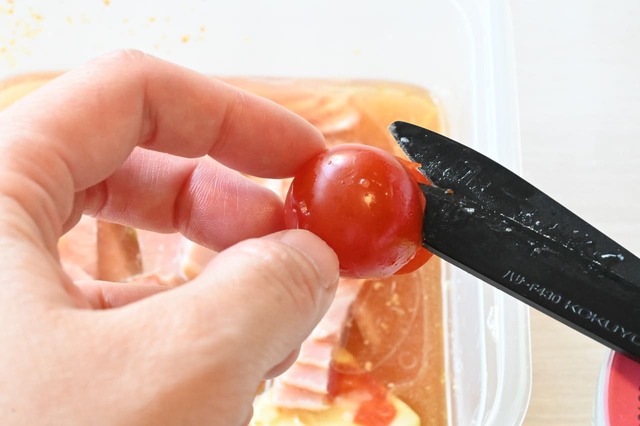 【フレッシュトマトとベーコンのパスタ】キッチンバサミで切ると楽です！