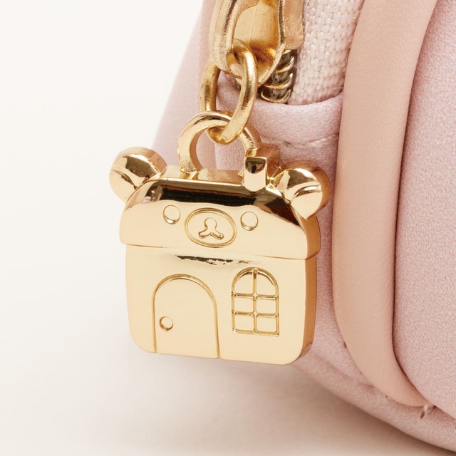 【リラックマ「すてきなお家」シリーズ】「ペンポーチ」にはおうち型の金属マスコット付き