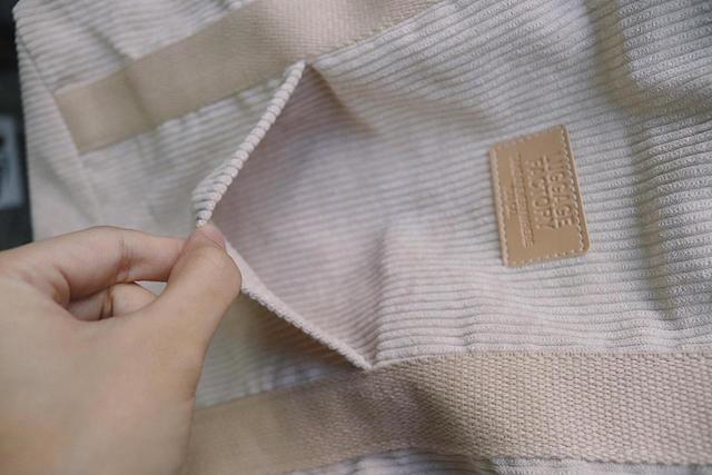 【3COINS】コーデュロイ2Wayバッグ／外側ポケットが便利