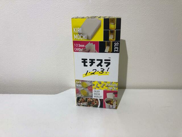 切り餅を1mm、2mm、3mmのお好みの厚さにスライスできます。かわいい動物の抜き型付き。