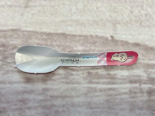 スプーンは折りすじをつけるだけで完成。うさぎのイラスト入りです