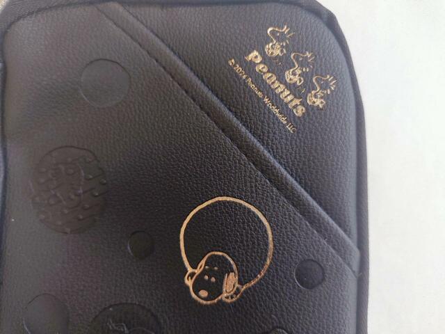 イラストには、ゴールドの箔押しが施されていました