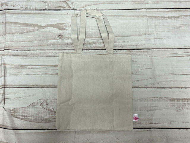 バックは装飾がないシンプルなデザイン