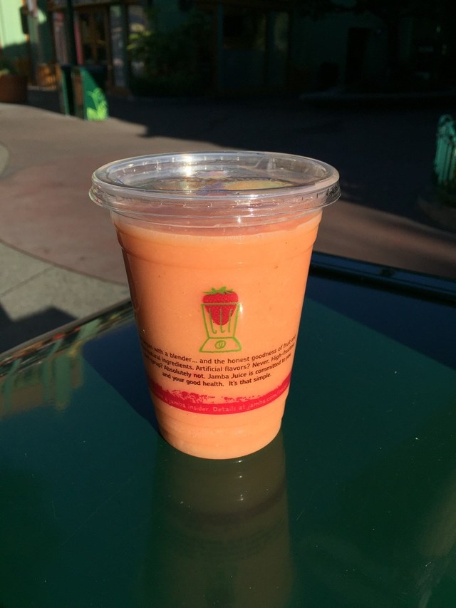 ジャンバ・ジュースのスムージー、ダウンタウン・ディズニー内のお店でも購入可能です。