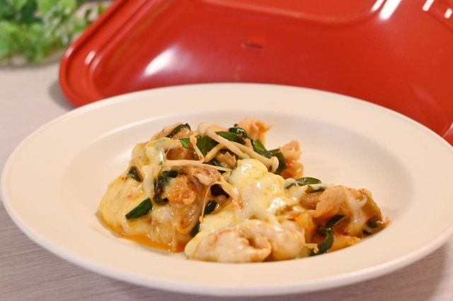 【チーズタッカルビ風豚キムチーズ】お皿に盛ったところ。ご飯がすすみます