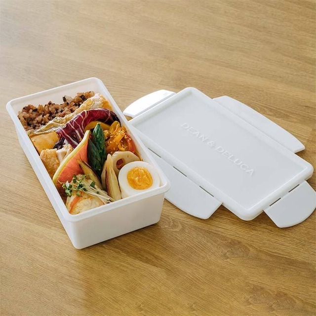【DEAN ＆ DELUCA「ランチボックス ホワイトM」¥1,650】シンプルなデザインの完全密閉のお弁当箱