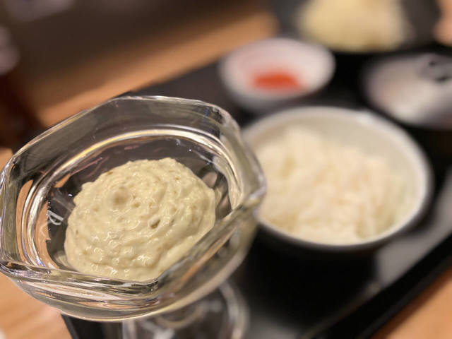 パフェグラスにたっぷりのタルタルソース